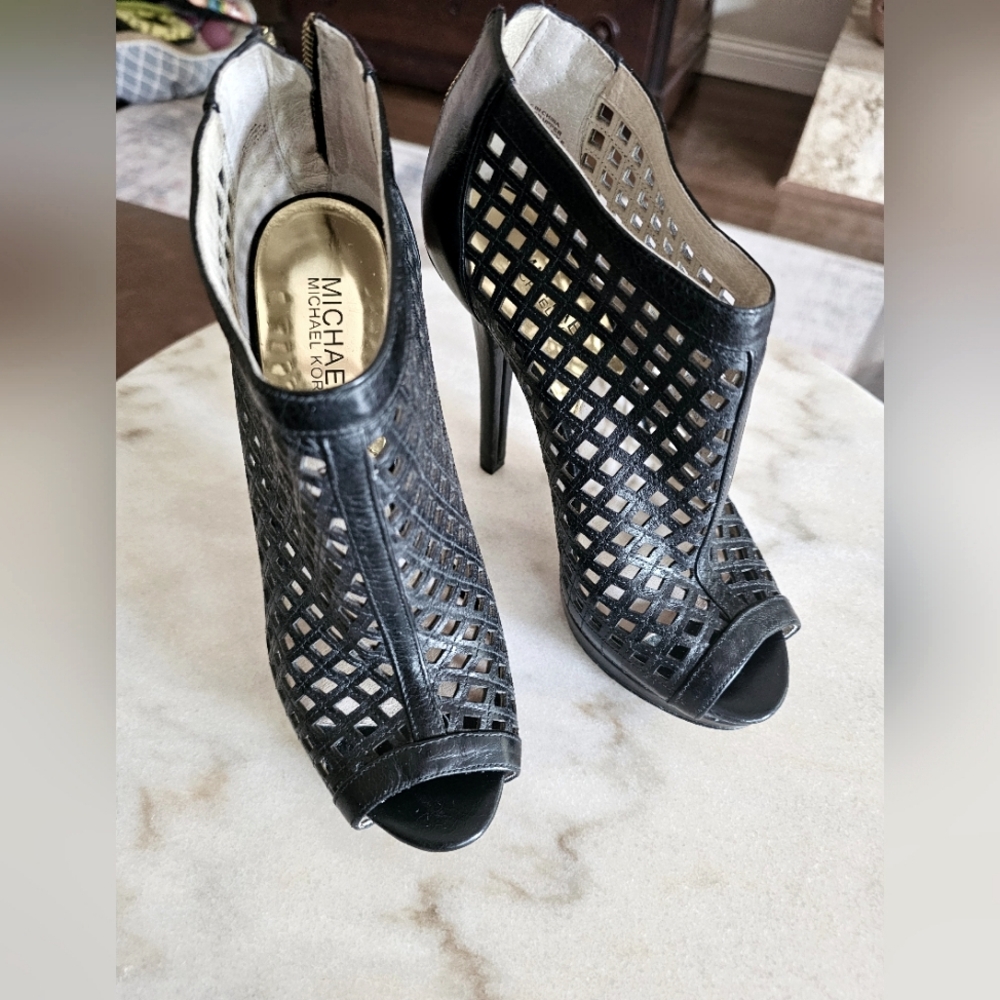 Micheal Kors - leather ankle boot